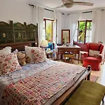 Villa La Paz 2 *